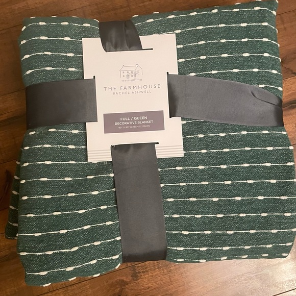 THE FARMHOUSE BY RACHEL ASHWELL
Chenille Textured Stripe Blanket
Queen Green - Picture 1 of 4